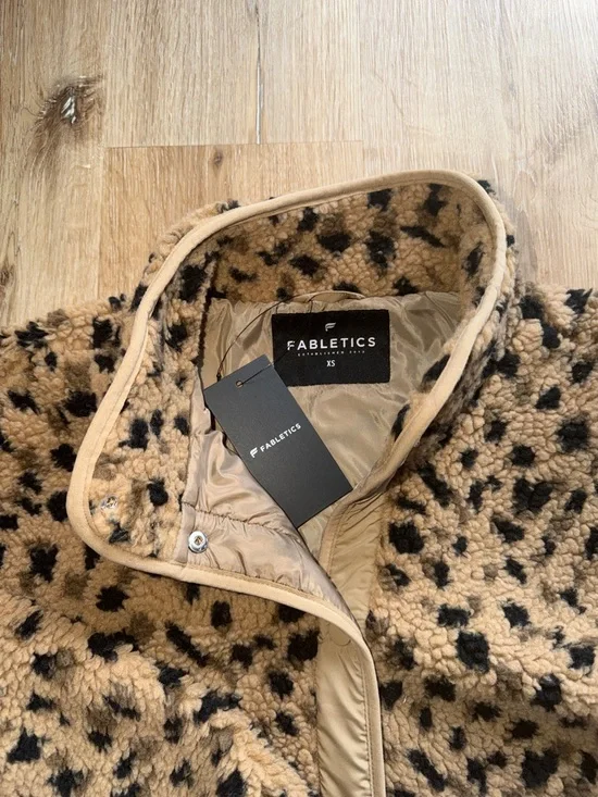 Fabletics Tahoe Teddy Jacket XS NWT - Picture 3 of 4